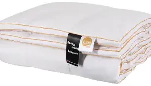 DYNE 140X200 CM – SATIN MOSKUS HELÅRS DUNDYNE – ÅRSDYNEN 2022 – BORG LIVING